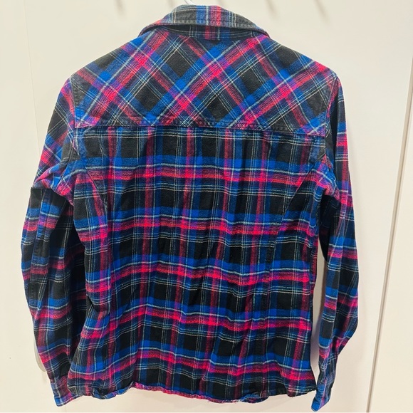 Carhartt pink and black flannel - Picture 4 of 4